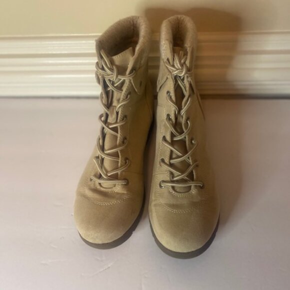 St Johns Bay Ladies Lace up Booties, Ivory,  Size 10M - Picture 1 of 6